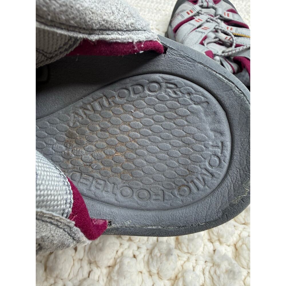 KEEN Women's 11 Newport H2 Waterproof Hiking Sandal Rubber Toe Gray Burgundy - Picture 10 of 15